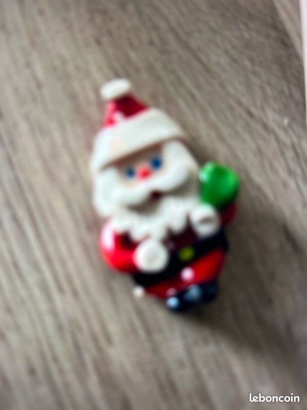 Petite broche de Noël (image 1)