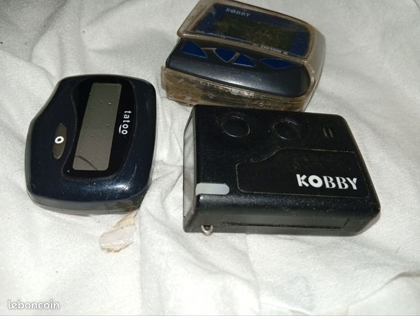 Lot Kobby & Tatoo - Bipeurs / Pager Avec Accessoires - Téléphones Mobiles Vintage