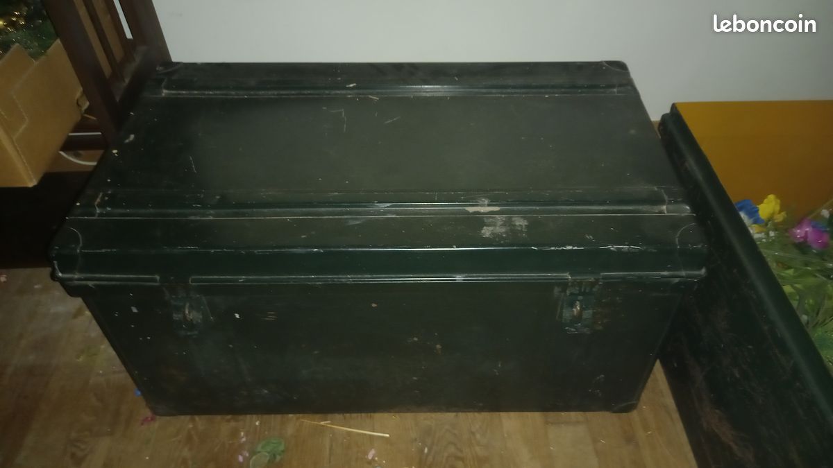 Anciennes malles en métal et valises (image 2)