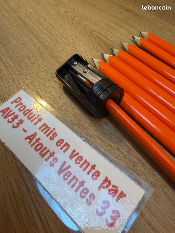 Taille-crayon double en bakelite avec réservoir