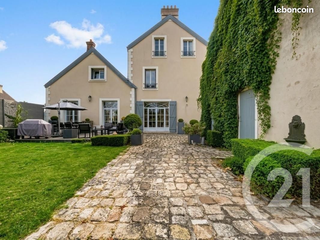 Maison 8 pièces 310 m² · à Moissy-Cramayel · 310 m² · 739 000 €