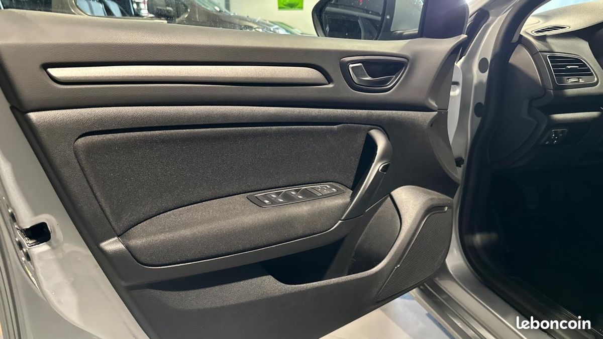 Renault Mégane IV Berline dCi 115 Evolution Car Play (image 11)