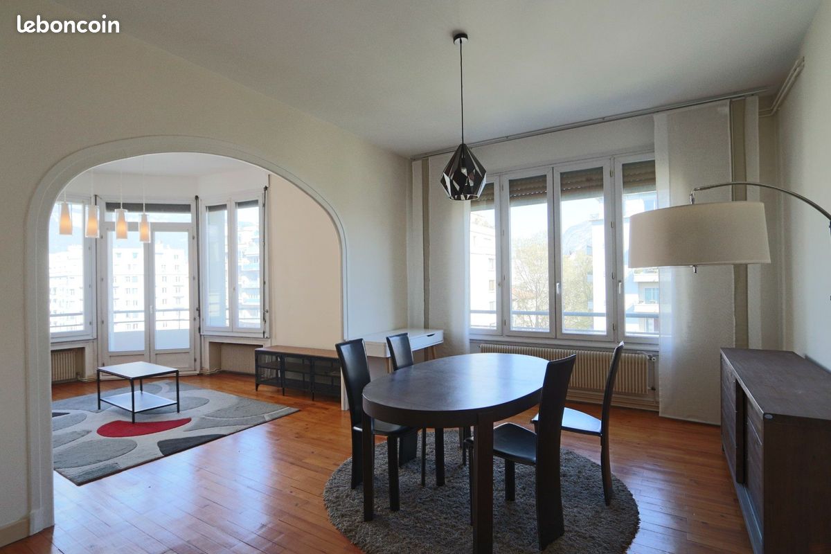 Appartement 3 pièces 99 m² · à Grenoble · 99 m² · 1 077 €/mois