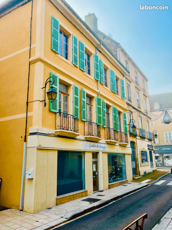 Local commercial 9 pièces 300 m² · à Charolles · 300 m² · 169 000 €