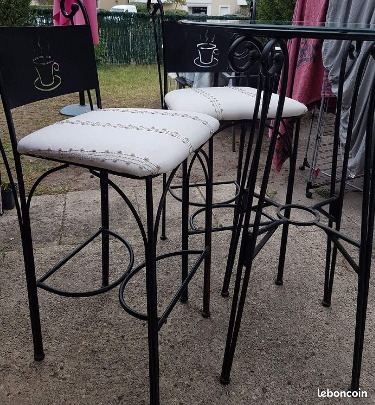 Table mange debout plus les deux chaises (image 2)