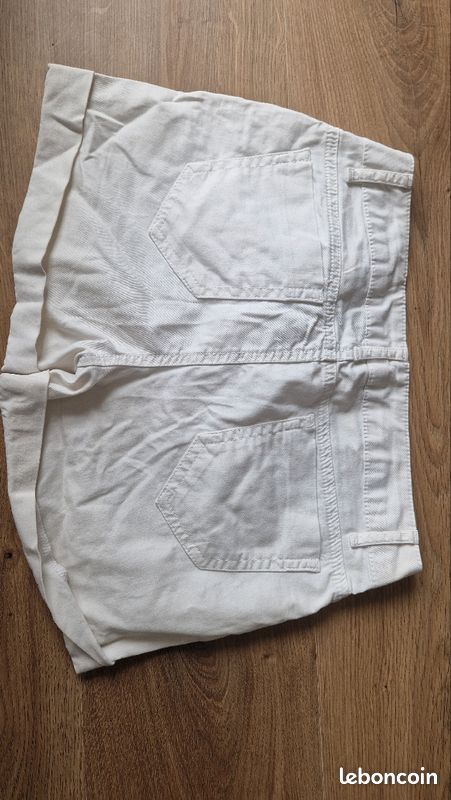 Short (image 3)