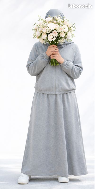 Costume Jupe-veste Tricoté St John Couleur Ivoire/or - Taille 2/4, Neuf Sans étiquette