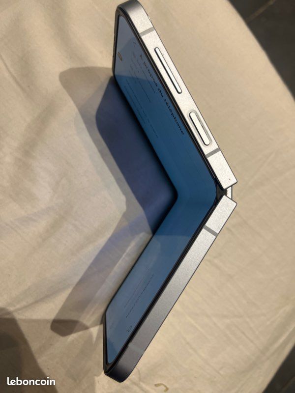 Samsung galaxy Z flip6 (image 2)