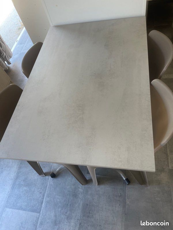 Ensemble table et chaise neuve (image 1)