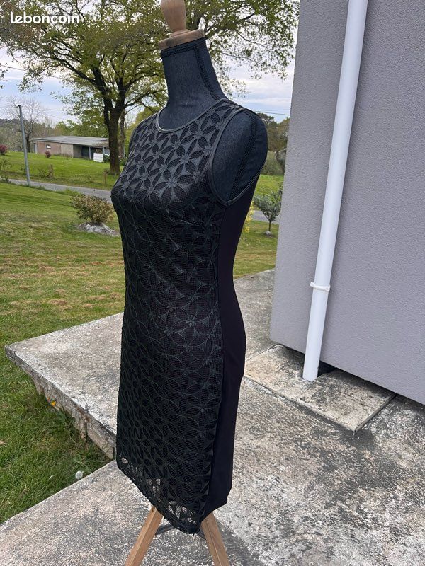 Robe noire bi-matière chic – Découpes laser florales 3D & Mesh (image 10)