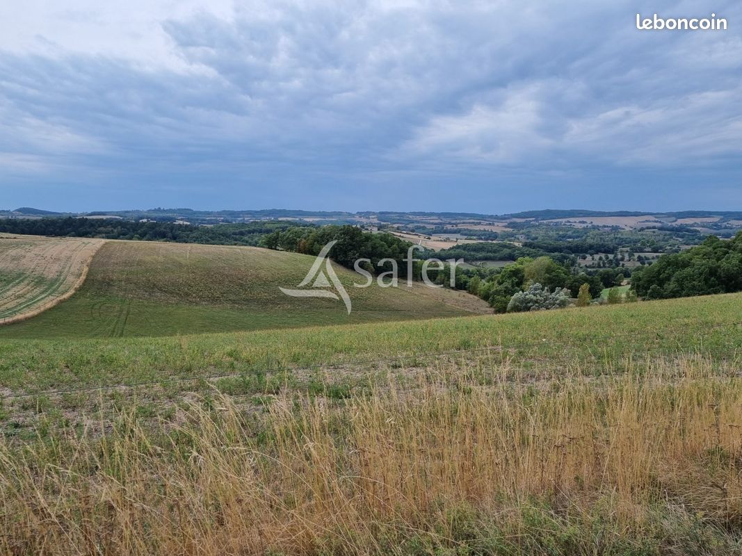 Terrain 517539 m² · à Aguts · 500 000 €