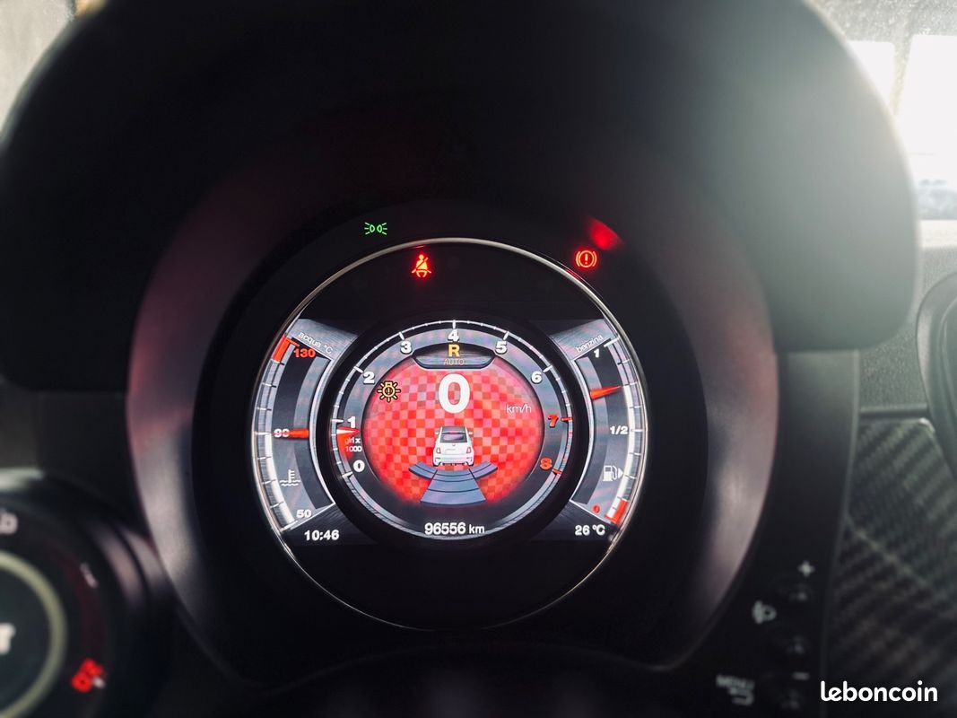 ABARTH 595 1.4 T-Jet 180 CH BVA Cabriolet Competizione Esseesse + ECHAPPEMENT AKRAPOVIC + PACK CARBONE + BEATS AUDIO + 1ERE MAIN + GARANTIE 12 MOIS (image 29)