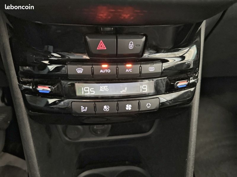 Peugeot 2008 1.2 PureTech 82ch Allure (image 14)