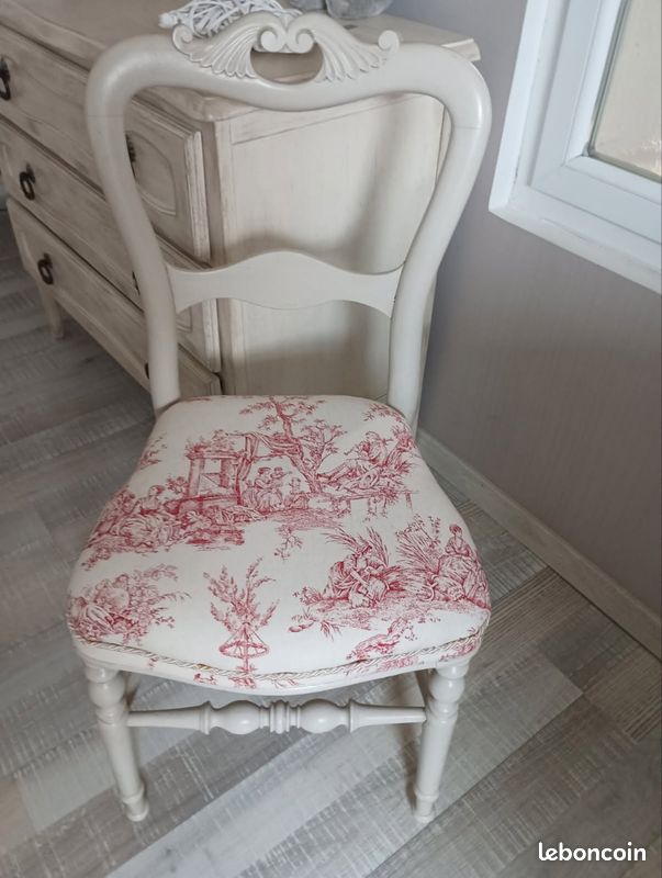 2 chaises déco pour chambre ou salon

Hauteur assise 47 cm
Hauteur totale 84cm

20 euros l'unité (image 1)