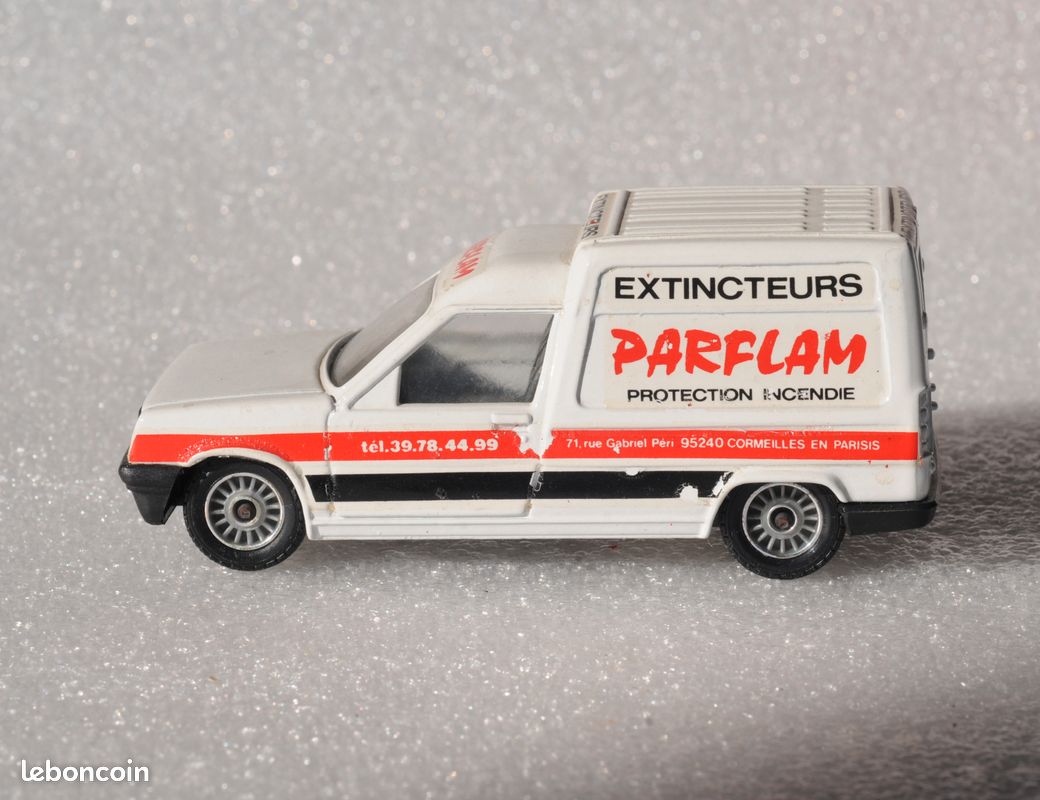 SOLIDO FRANCE RENAULT EXPRESS POMPIERS LA CHAUX DE FONDS SUISSE 1/43