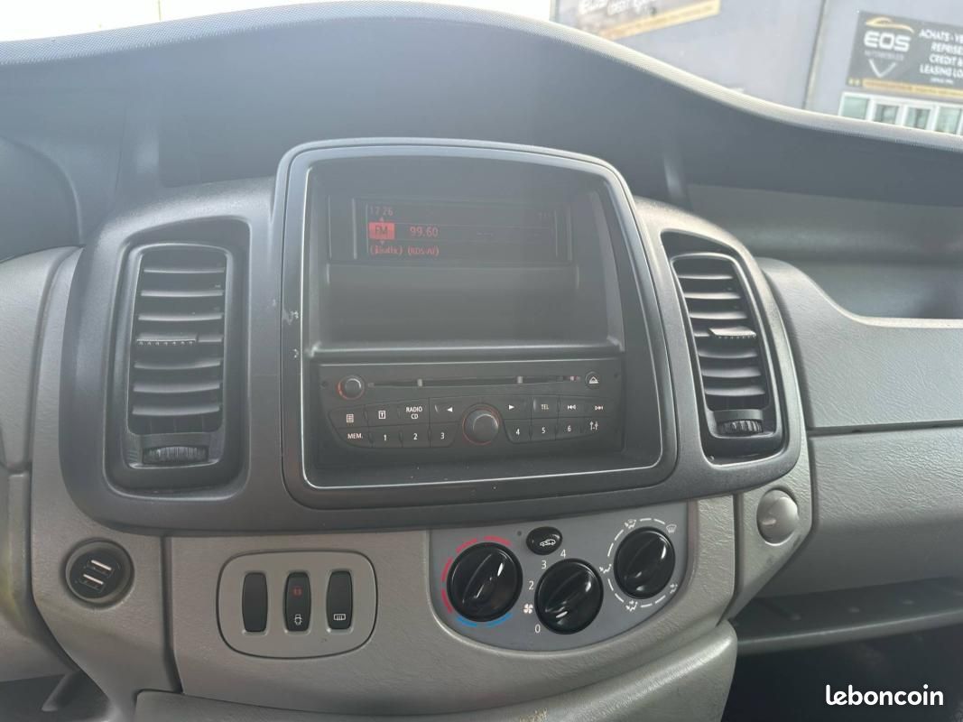 Renault Trafic 2.0 DCI 115ch - 8825HT (image 4)