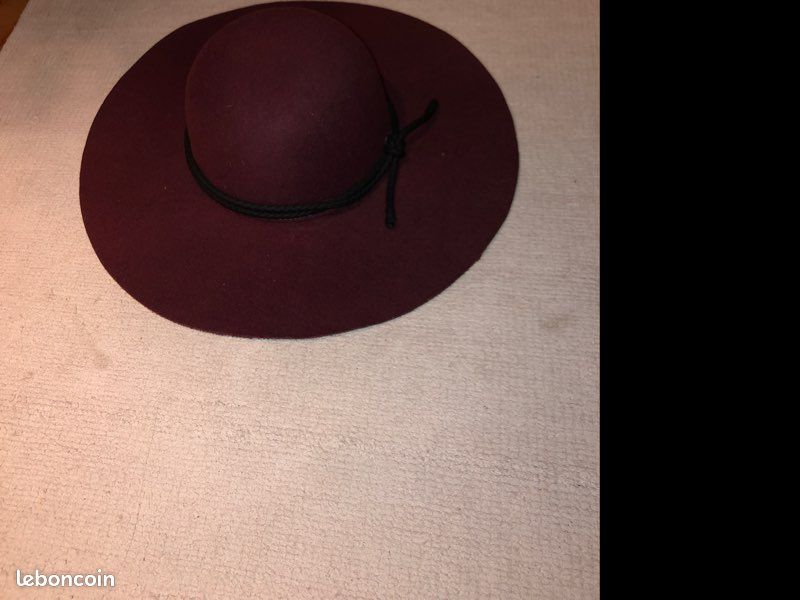 Chapeau bordeau (image 1)
