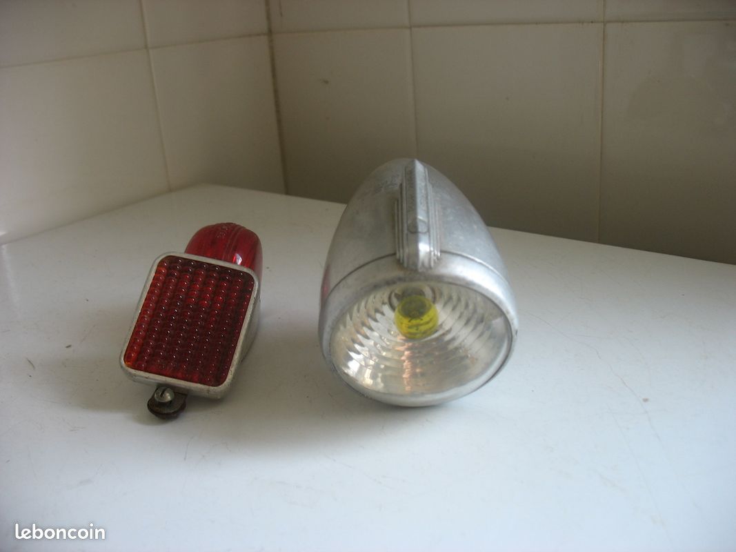 ancien vélo feu phare avant RADIOS 18 altes fahrrad old bike ancien vélo feu phare avant RADIOS 18 altes fahrrad old bike