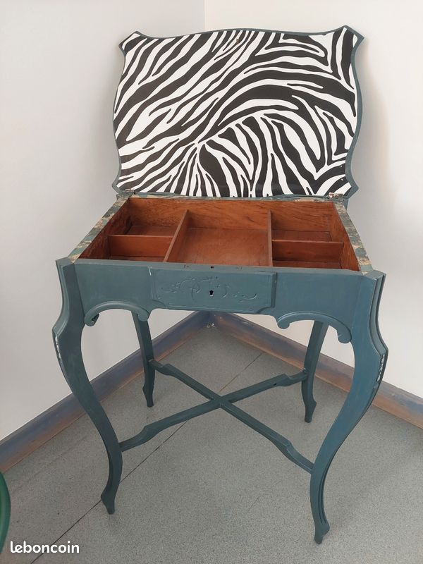 Petite coiffeuse relookée (image 1)