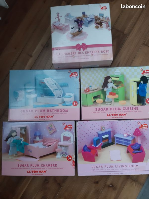 Maison de poupée / Barbie, toy van.
Marque Toy Van.
Taille hauteur 66cm, longueur 61cm, largeur 34cm.
Voir photos (image 7)