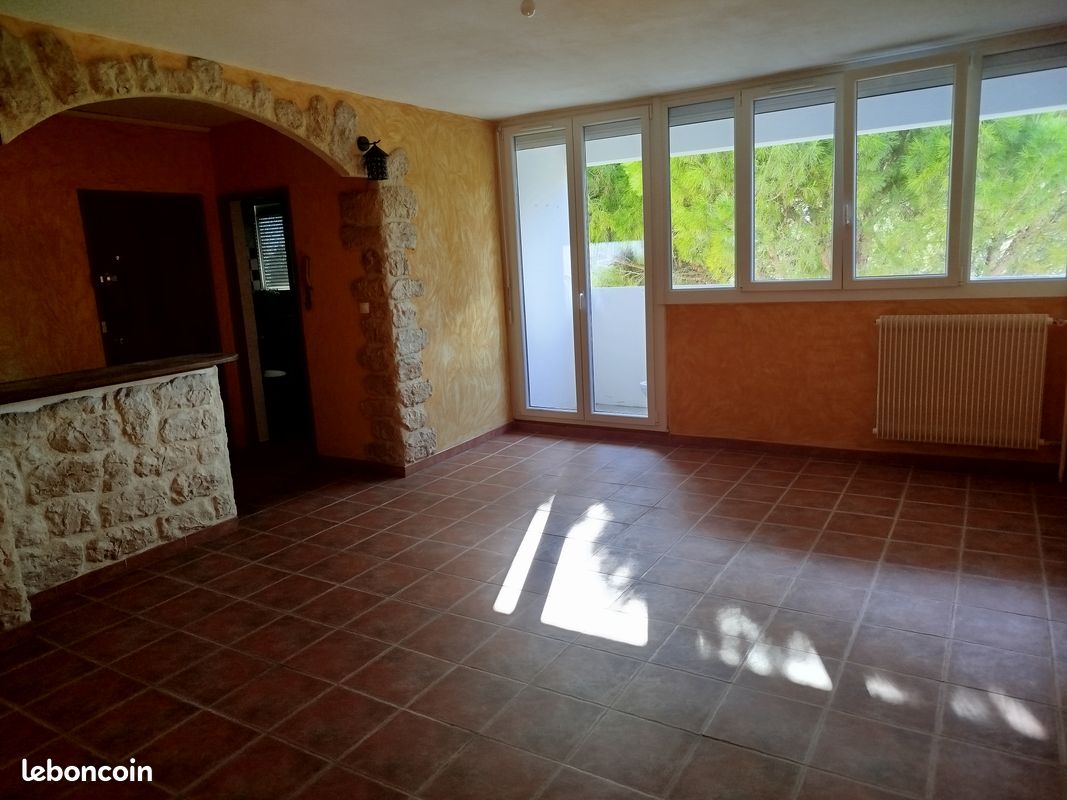 Appartement 4 pièces 80 m² · à Pierrelatte · 80 m² · 680 €/mois