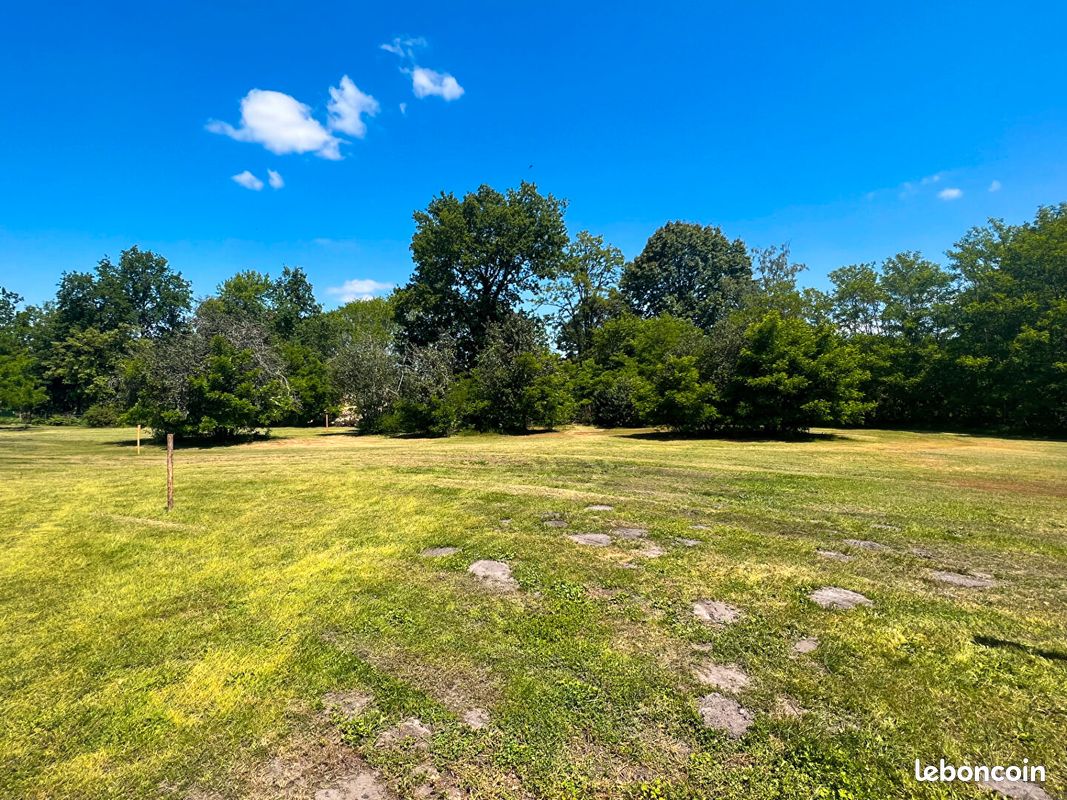 Terrain 1686 m² · à Louchats · 1 686 m² · 98 000 €