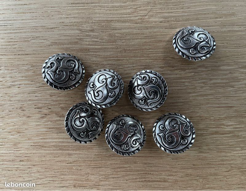 Lot de 7 boutons (image 1)