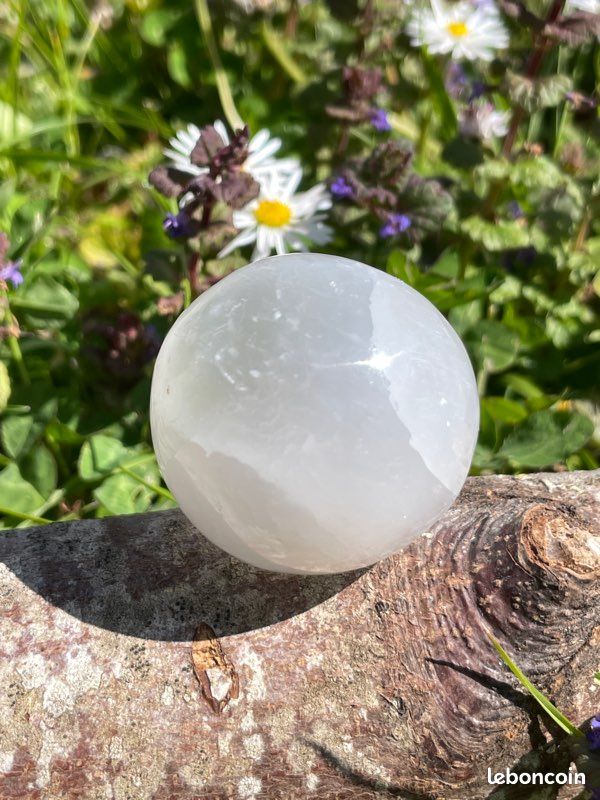 Sphère , Boule en Sélénite - gypse fibreux du Maroc • minéraux • (image 5)