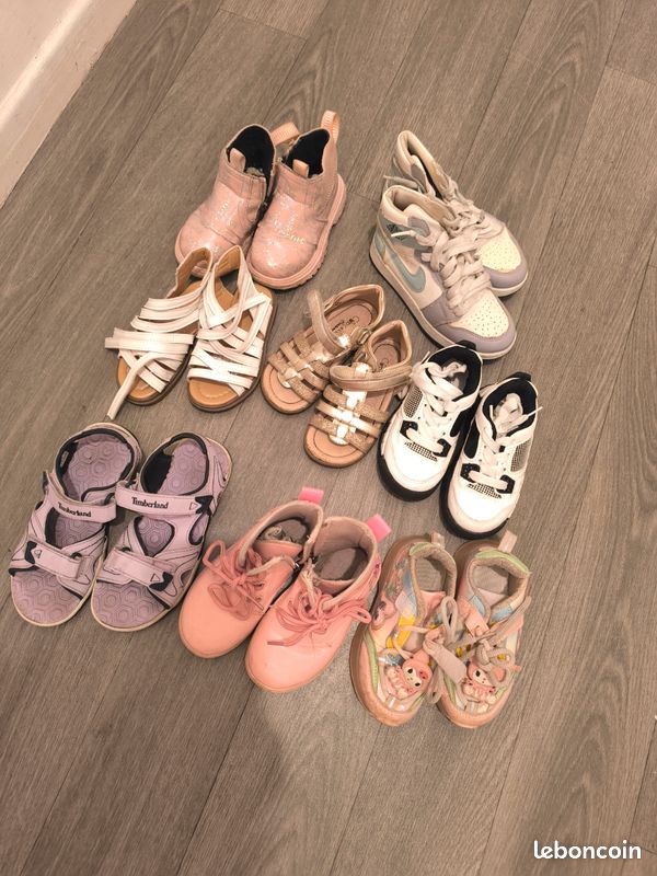 Gros lot de vêtements chaussures pour fille 4 ans/6ans chaussures pointure(25/30) (image 1)