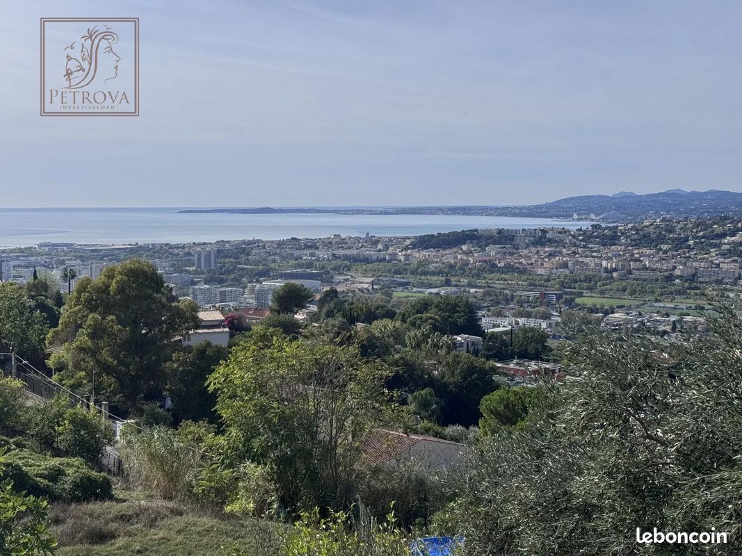 Terrain 4635 m² · à Nice · 4 635 m² · 2 400 000 €