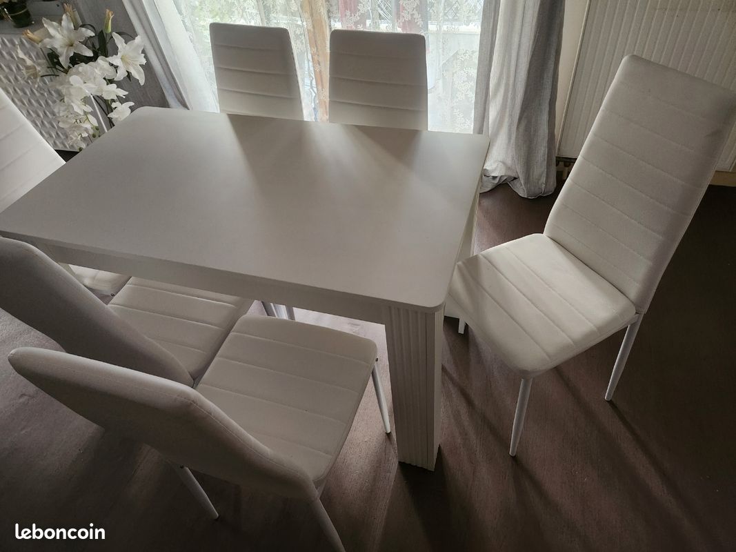 Table design avec 6 chaises (image 2)