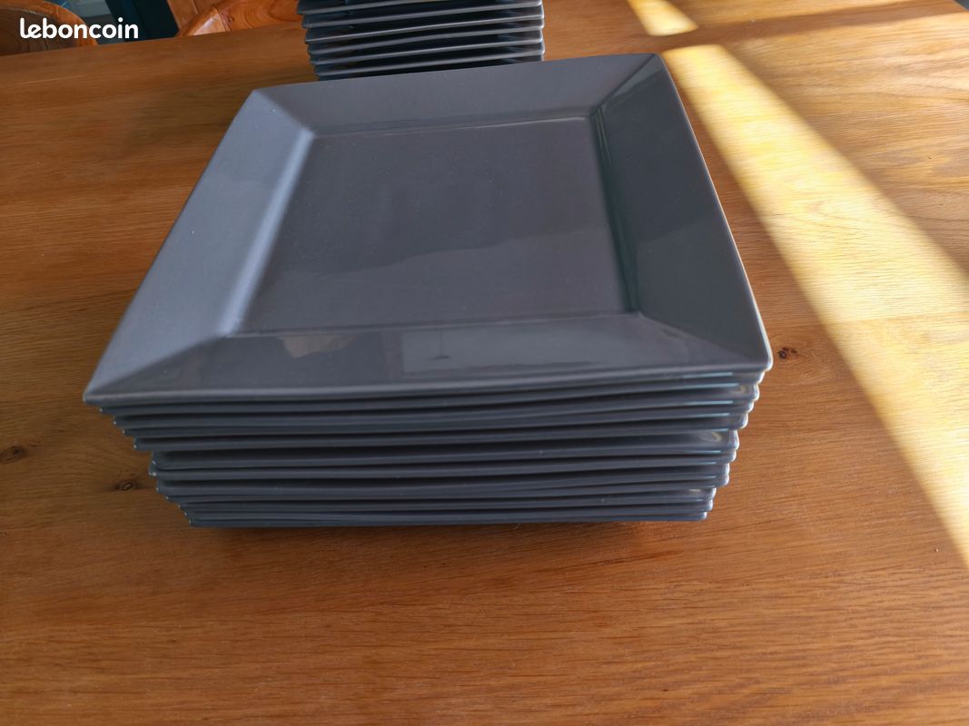 Lot d'assiettes (image 3)