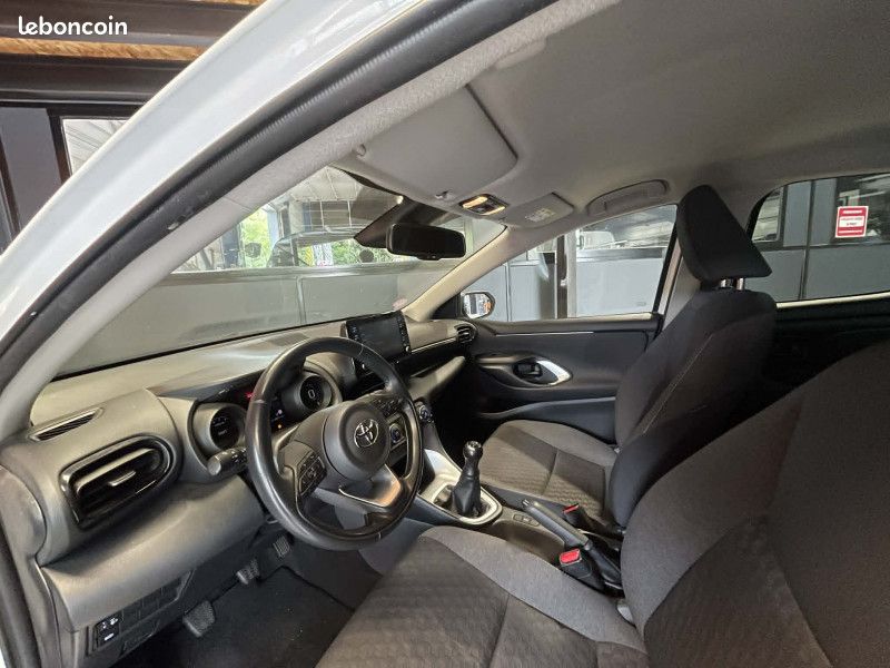 Toyota YARIS 70 VVT-I DESIGN 5P MY21 (image 9)