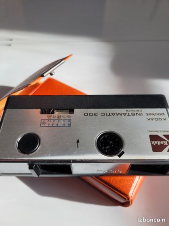Appareil Photo Vintage Kodak Instamatic 155x Avec étui Cuir Et Pellicule - Compact 35 Mm, état Vintage