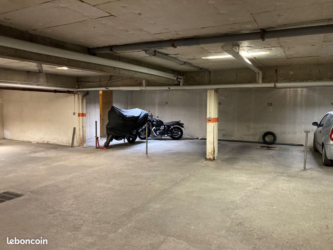 Place de parking pour moto ou scooter centre-ville (image 2)