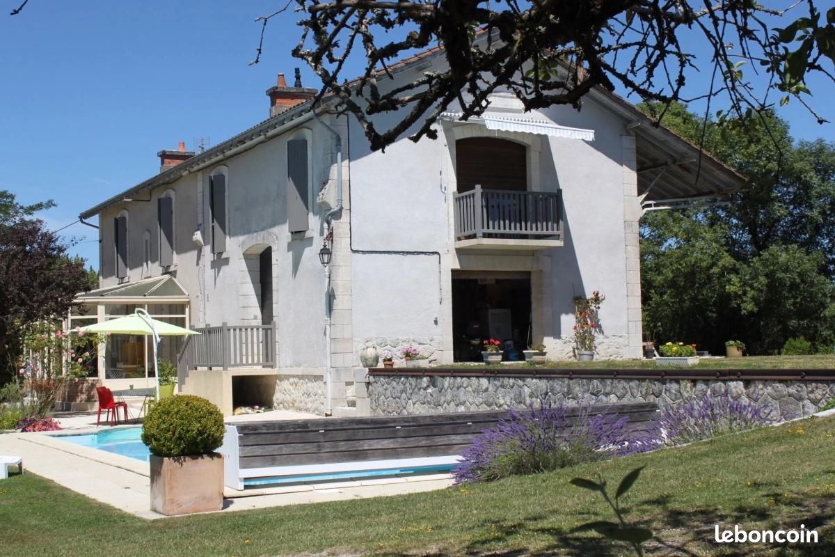Maison 236 m² Bonnes - Bonnes 16390 (image principale 2)