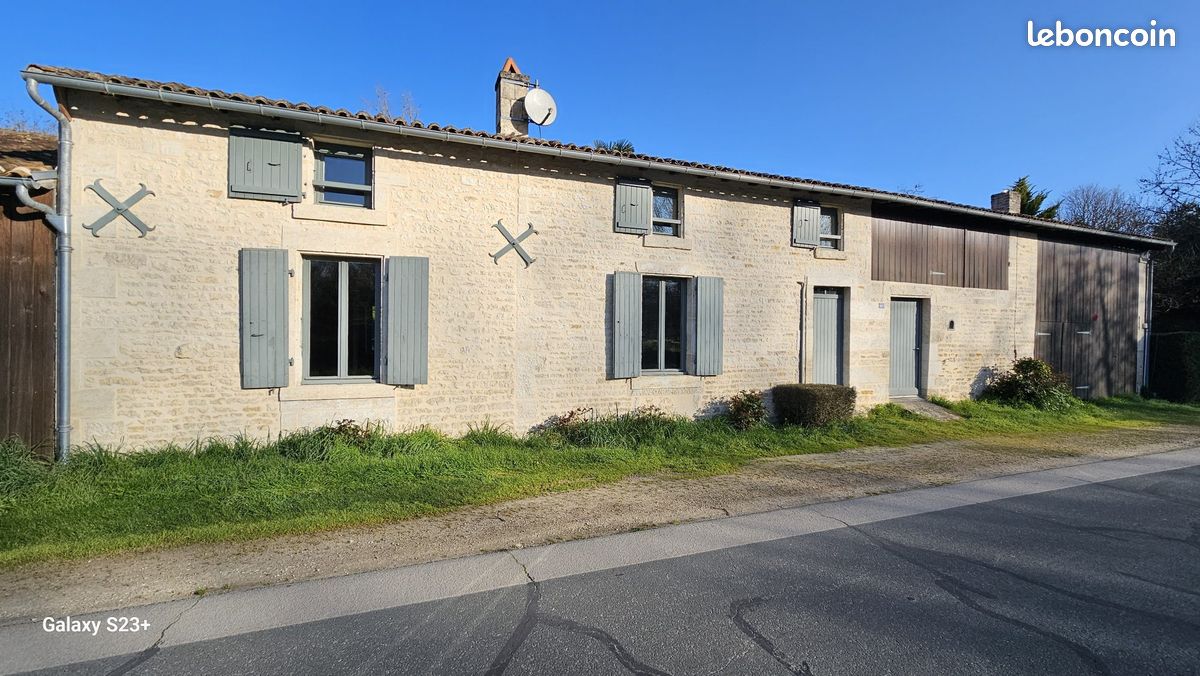 Maison 8 pièces 197 m² · à Coulon · 197 m² · 331 200 €