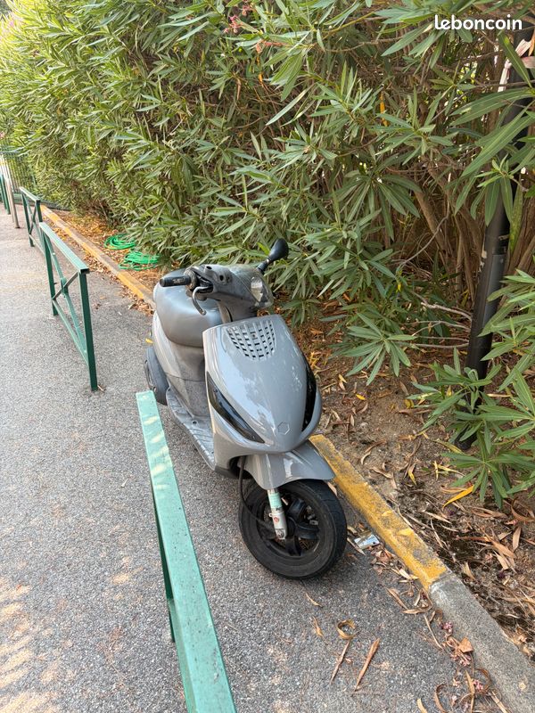 Scooter Zip 4t 50cc (image 1)