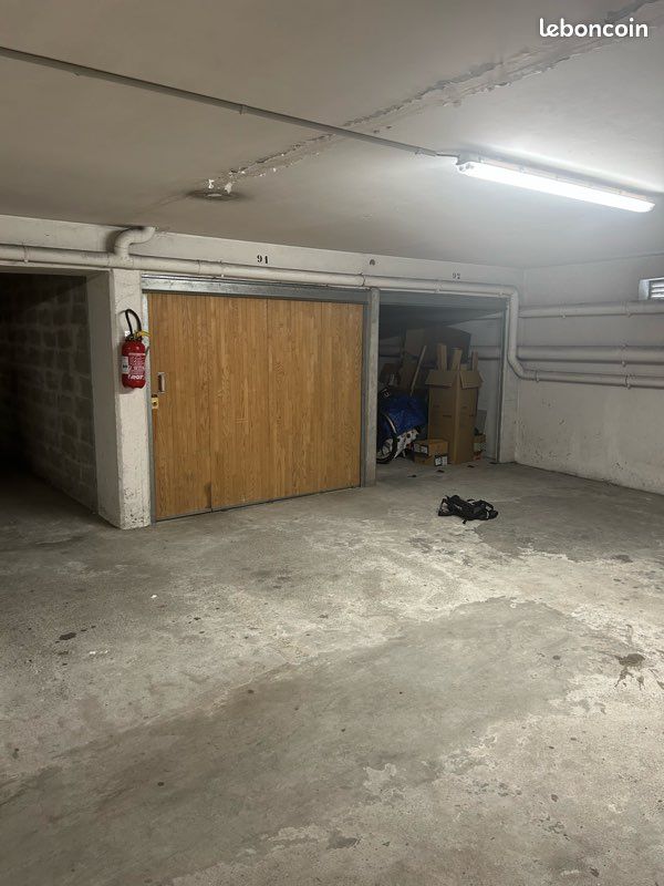 Location garage de novembre à avril · à Biarritz · 150 €/mois