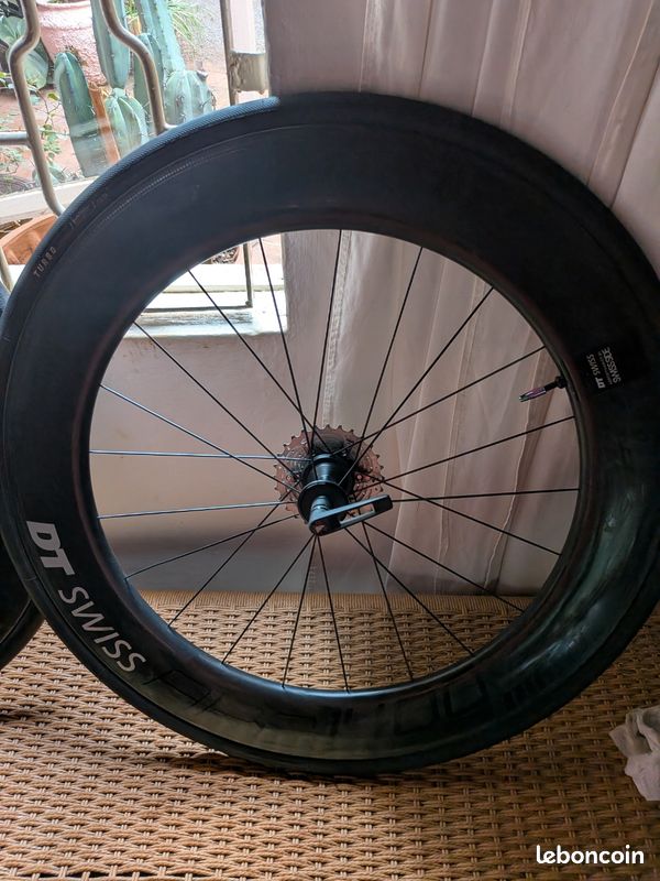 Roue aero DT SWISS ARC 1400 DICUT (image 1)