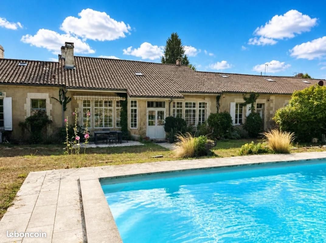 Maison 14 pièces 346 m² · à Mouthiers-sur-Boëme · 346 m² · 426 000 €