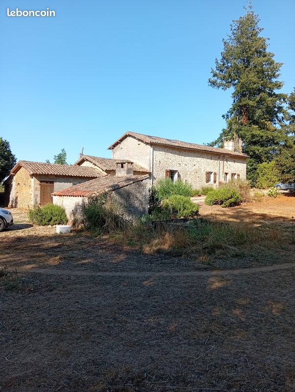 Maison 4 pièces 145 m² · à Saint-Sauvant · 145 m² · 168 000 €