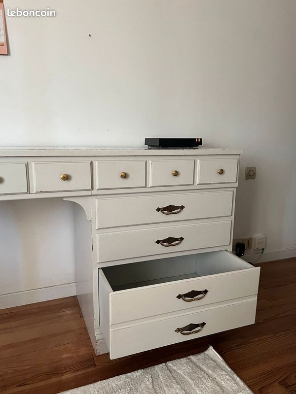 Bureau (image 2)