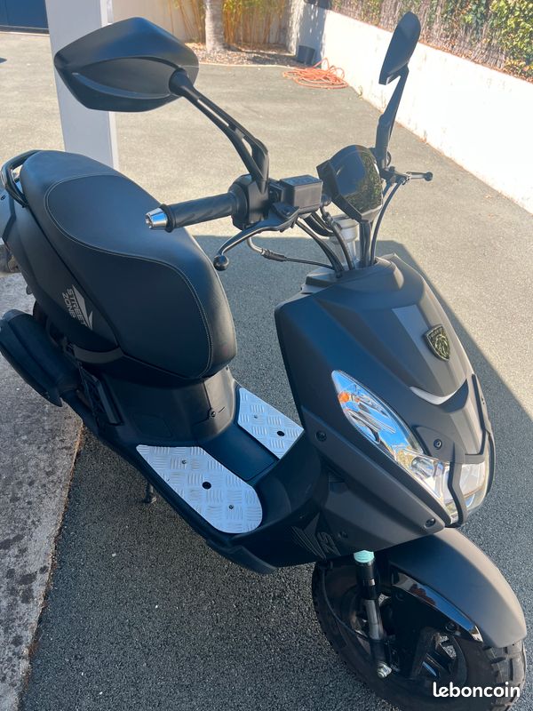 Scooter noir Streetzone 4T Peugeot (image 2)
