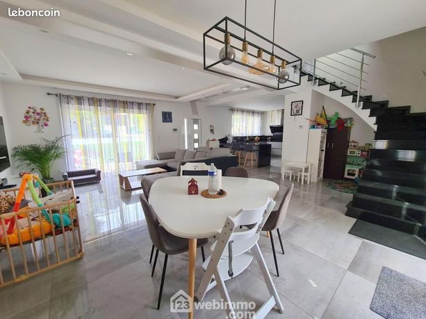 Maison 13 pièces 310 m²