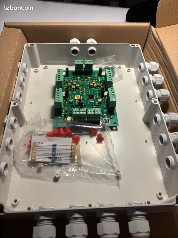 Boîtier et carte d'interface Esser by Honeywell MD4L CMSI 8000 (Neuf) (image 1)