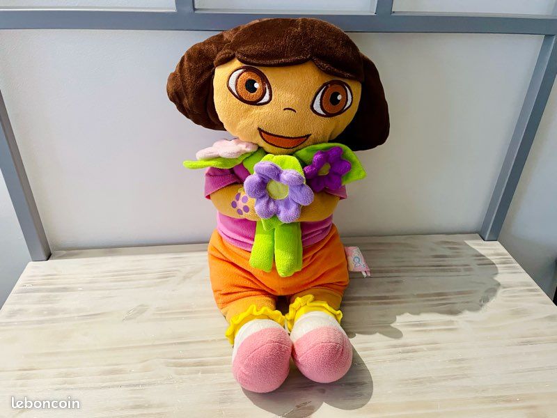 Cadeau de Noël - Grande Peluche Dora l’exploratrice (image 1)
