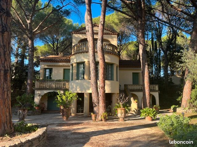 Maison 5 pièces 350 m² · à Castillon-du-Gard · 350 m² · 660 000 €
