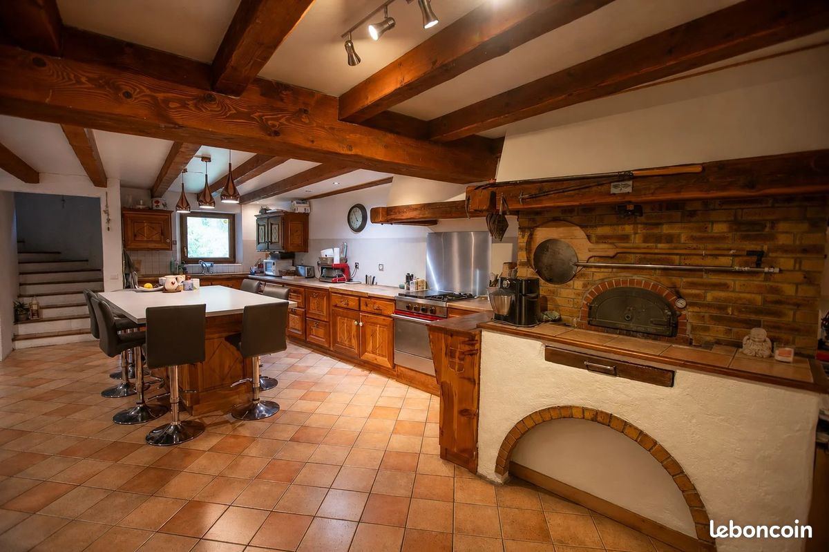Maison 14 pièces 438 m² · à Villarodin-Bourget · 438 m² · 880 000 €