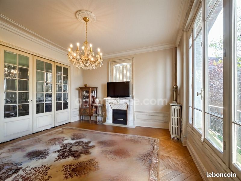 Maison 10 pièces 215 m² · à Beauchamp · 215 m² · 1 060 000 €